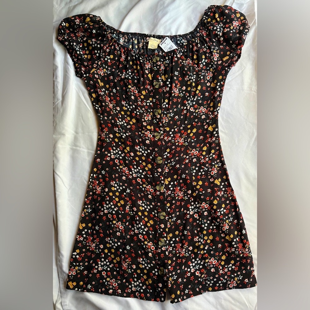 NWT Tilly’s Black Floral Dress Sky and Sparrow Dress Size Small